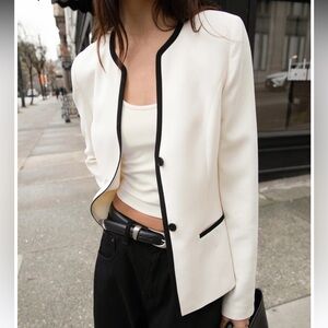 CONTRAST TRIM BUTTON FRONT COLLARLESS BLAZER